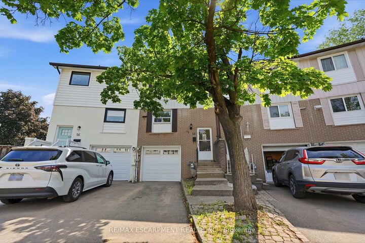Property Photo: 58 Onslow Court ON L6H 1J2