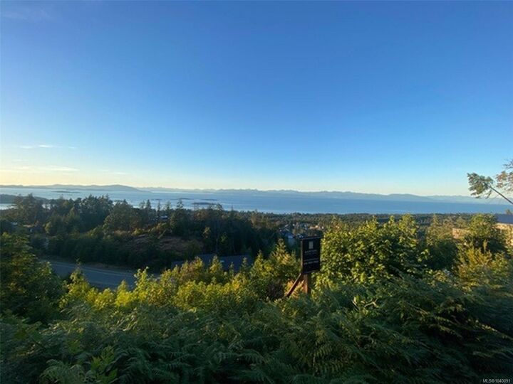 Property Photo: 5025 Broad Ridge Pl BC V0R 2H0