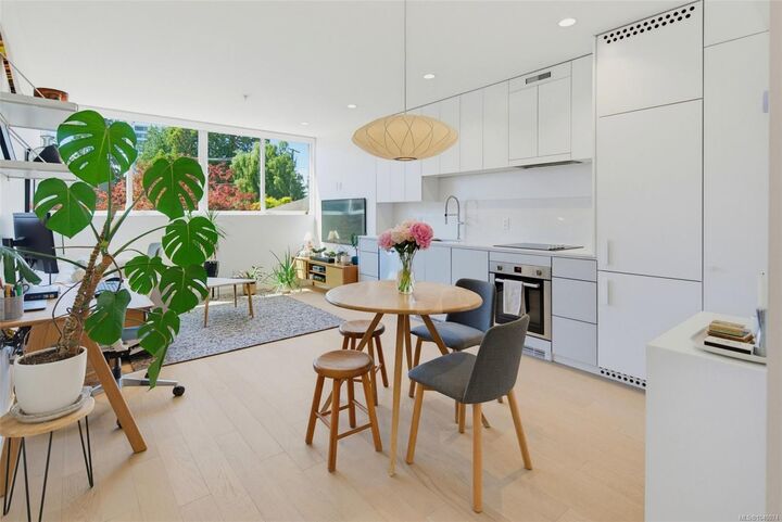 Property Photo: 430 Parry St #205 BC V8V 2H7
