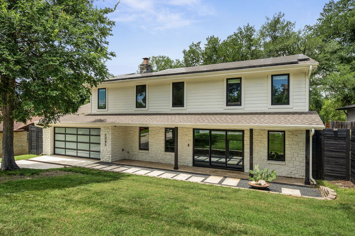 Property Photo: 7202 Meadowood Drive TX 78723