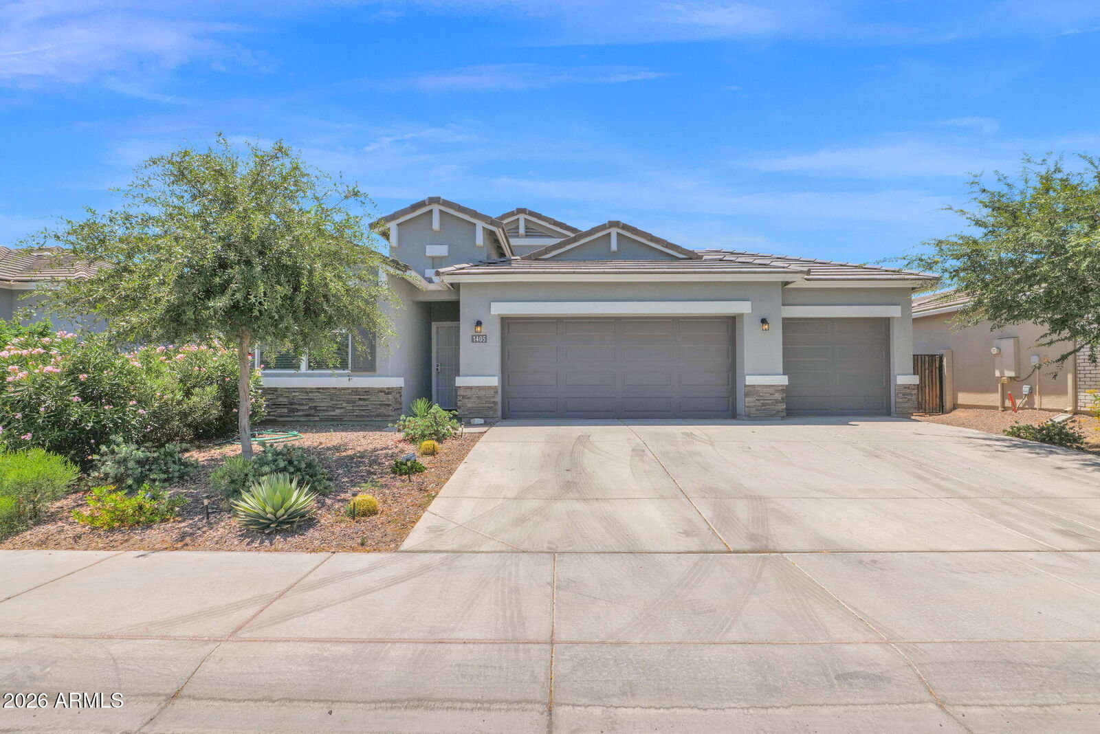 Property Photo: 1405 W Sussex Street AZ 85143