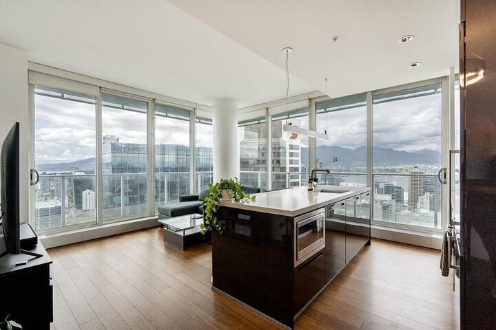 777 Richards Street 4805 — photo 1