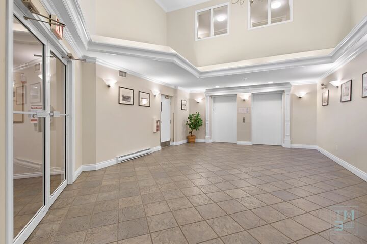 Property Photo: 128 W 8th Street 411 BC V7M 3M1