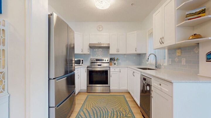 Property Photo: 1203 Pemberton Avenue 107 BC V8B 0J7