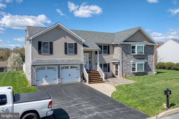 Property Photo: 17 Vickilee Drive PA 17368