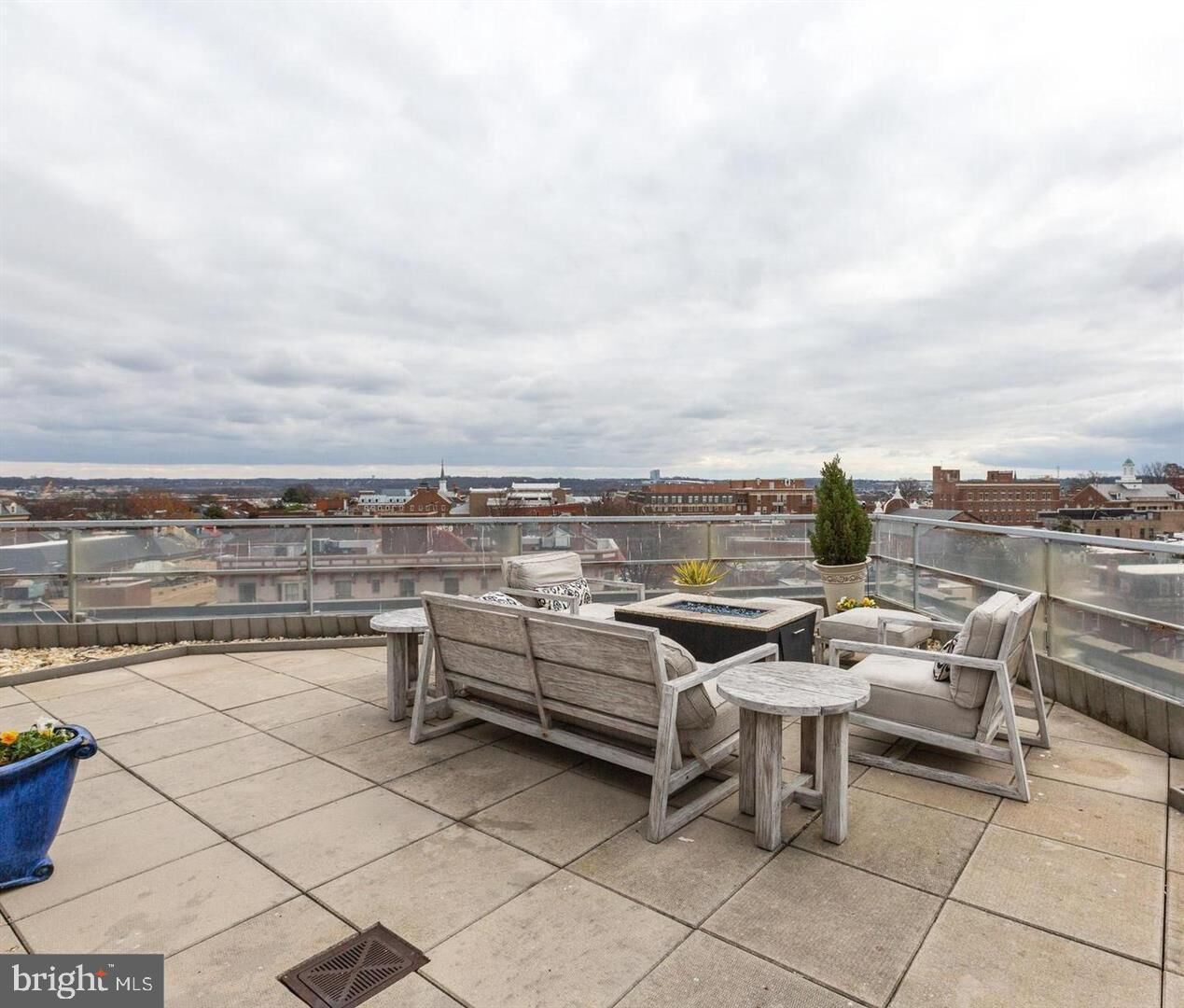 Property Photo:  815 King Street 4A  VA 22314 