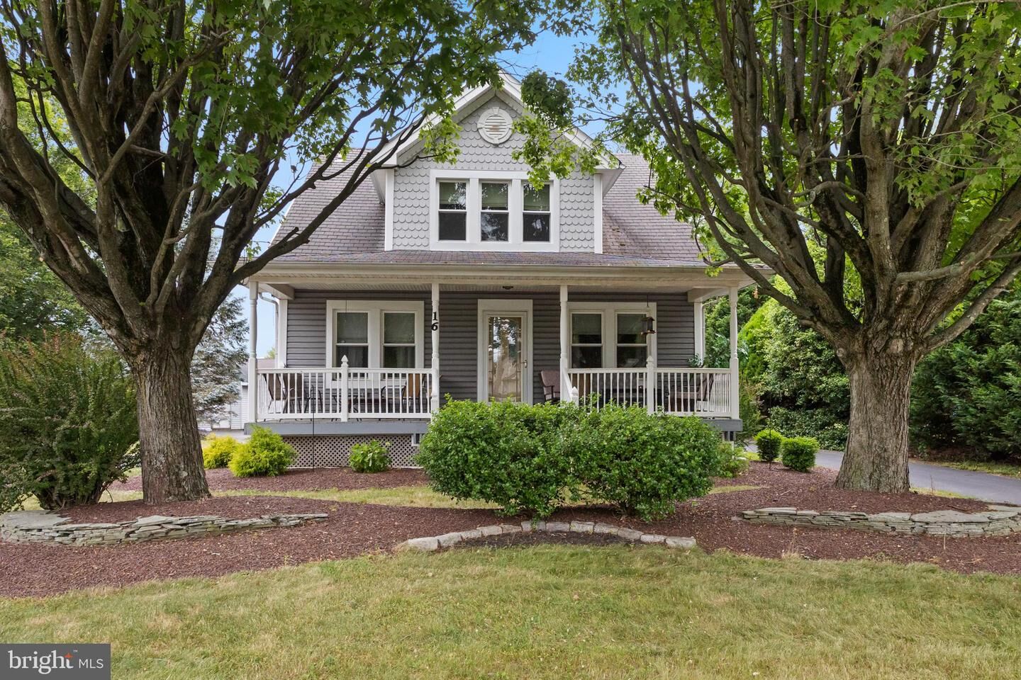 Property Photo:  16 Holloway Lane  NJ 08505 