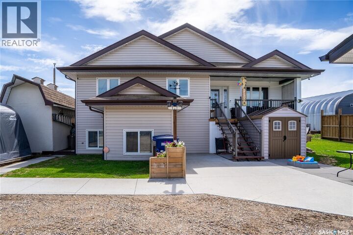 Property Photo: 206 1st Avenue S SK S0M 2K0