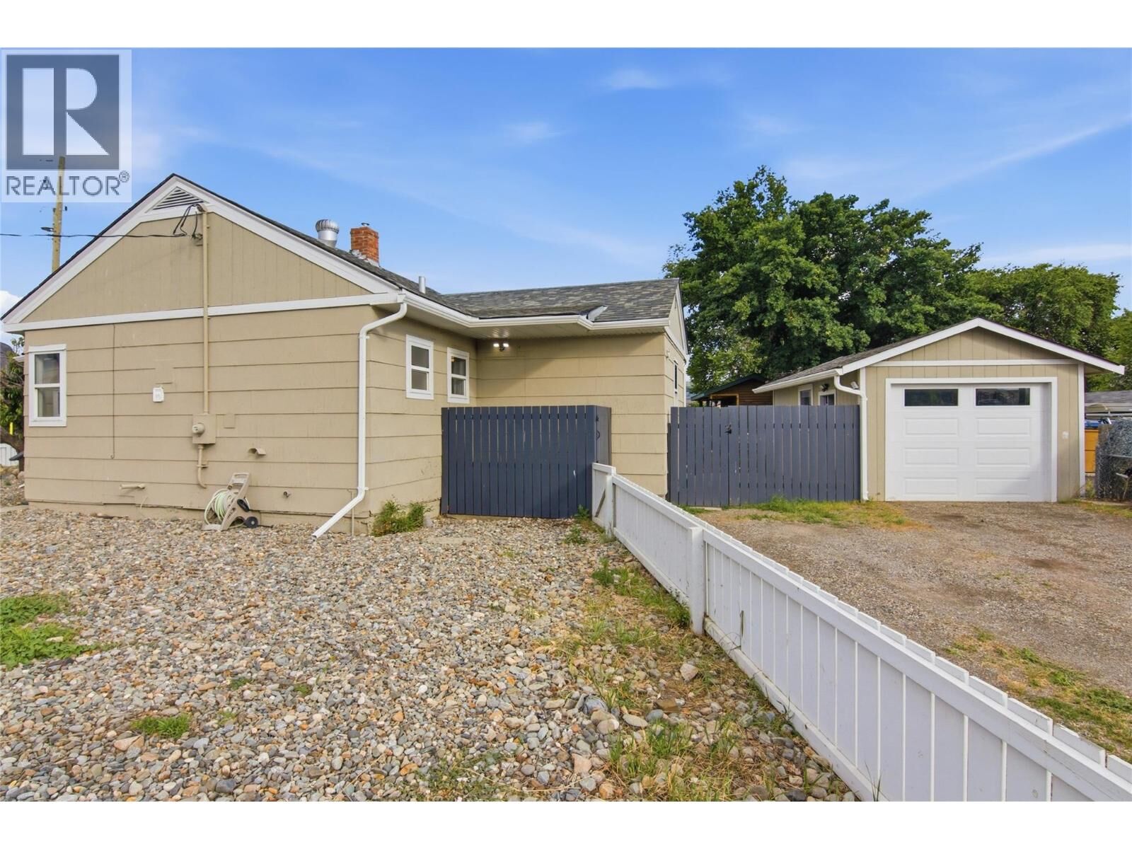 Property Photo:  121 Willow Street  BC V2B 4C6 