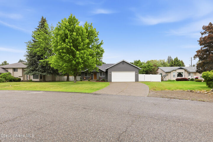 Property Photo:  699 E Cloverleaf Dr  ID 83835 