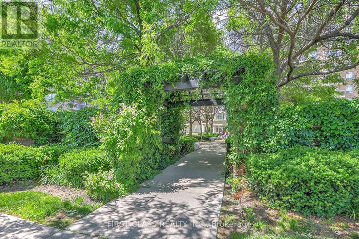 Property Photo:  650 Lawrence Avenue West 725  ON M6A 3E8 