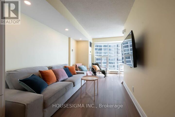 Property Photo:  77 Harbour Square 2003  ON M5J 2S2 