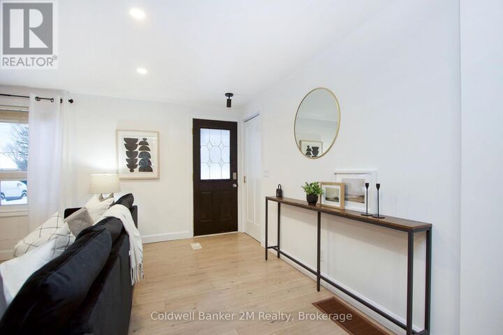 Photo de la propriété: 812 Burnham Street ON K9A 2X7