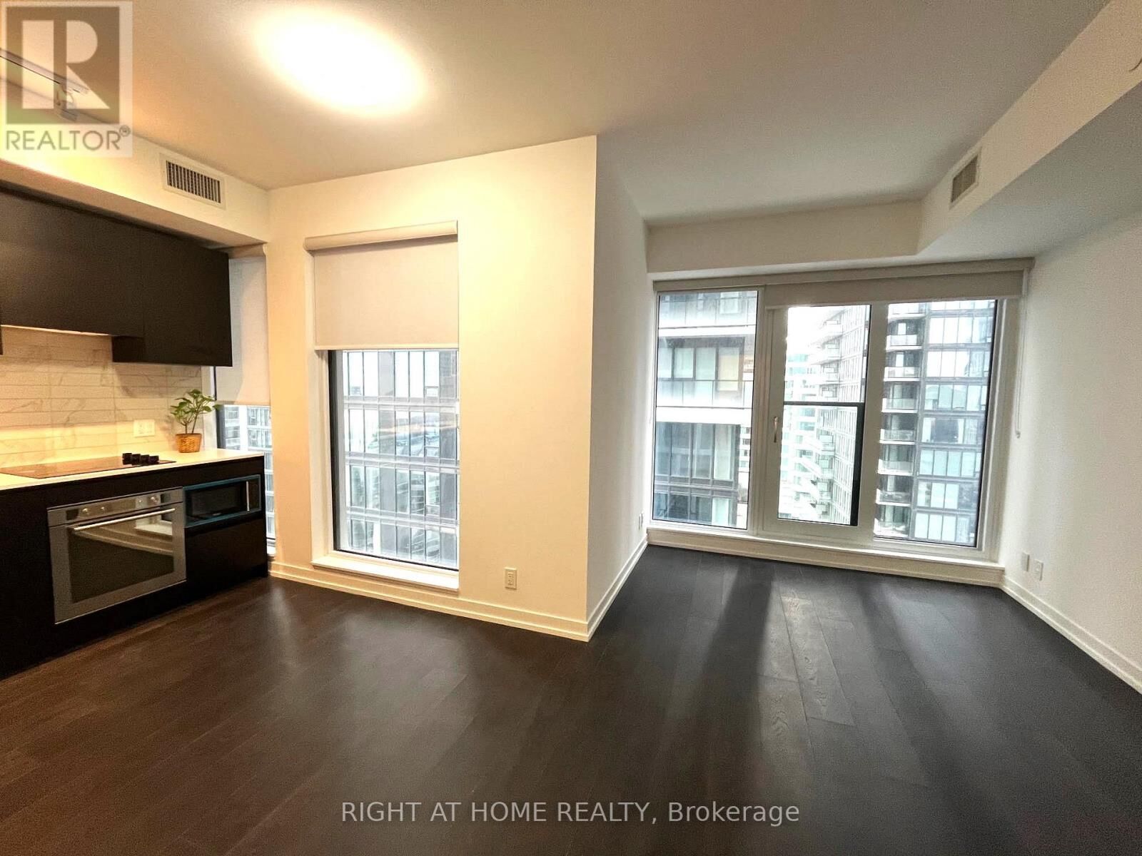Property Photo:  55 Mercer Street 2106  ON M5V 3W2 