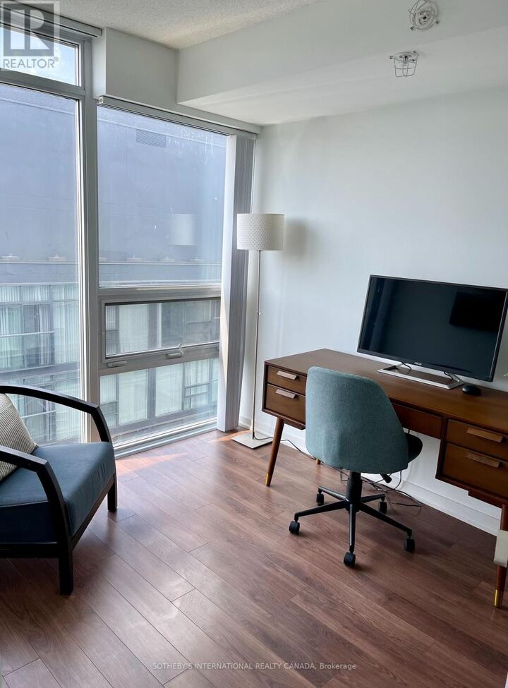 Property Photo:  36 Lisgar Street Lph03e  ON M6J 0C7 