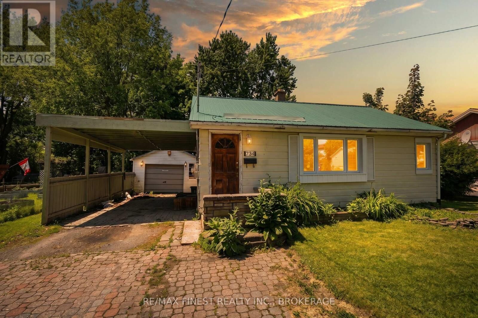 Property Photo:  734 Portsmouth Avenue  ON K7M 1W5 