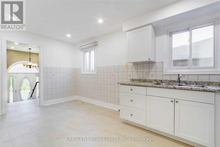 Property Photo: 4036 Dunmow Crescent Upper ON L4Z 1C9