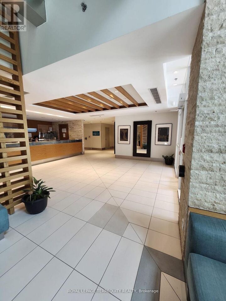 Property Photo:  165 Legion Road North 925  ON M8Y 0B3 