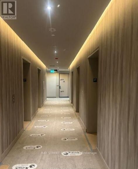 Property Photo:  8 Interchange Way Street 2703  ON L4K 0R2 
