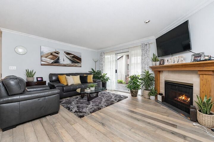 Property Photo:  1441 Blackwood Street 104  BC V4B 3V6 