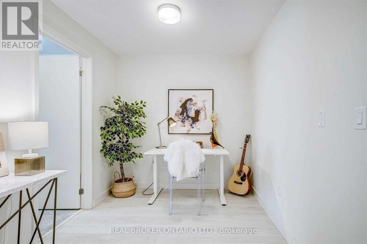 Property Photo:  168 Sabina Drive 401  ON L6H 0W5 