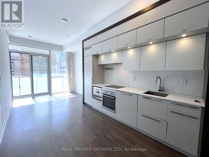 Property Photo:  15 Grenville Street 401  ON M4Y 0B9 