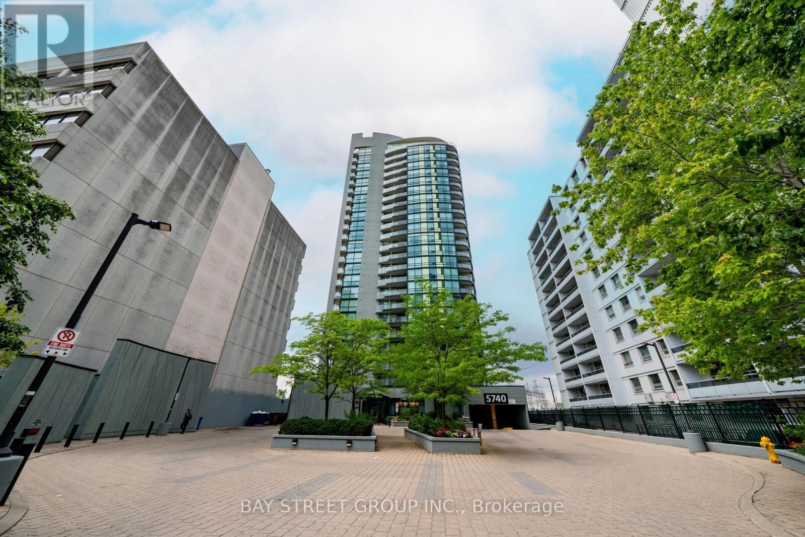 Property Photo:  5740 Yonge Street 2009  ON M2M 3T3 