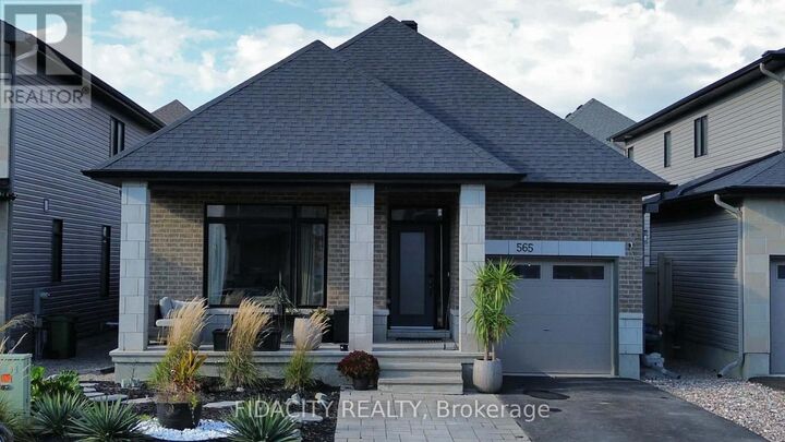 Property Photo:  565 Bobolink Ridge  ON K2S 2P4 