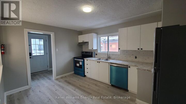 Property Photo:  201 Celina Street Upper  ON L1H 4N7 
