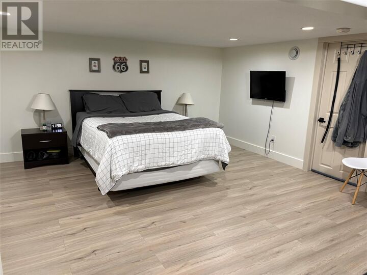 47 Lakeview Drive — photo 1