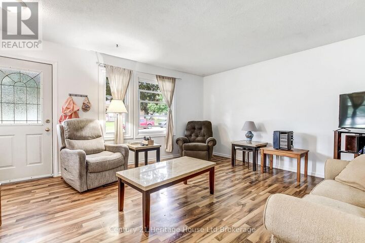 Property Photo:  967 Alice Street  ON N4S 8B1 