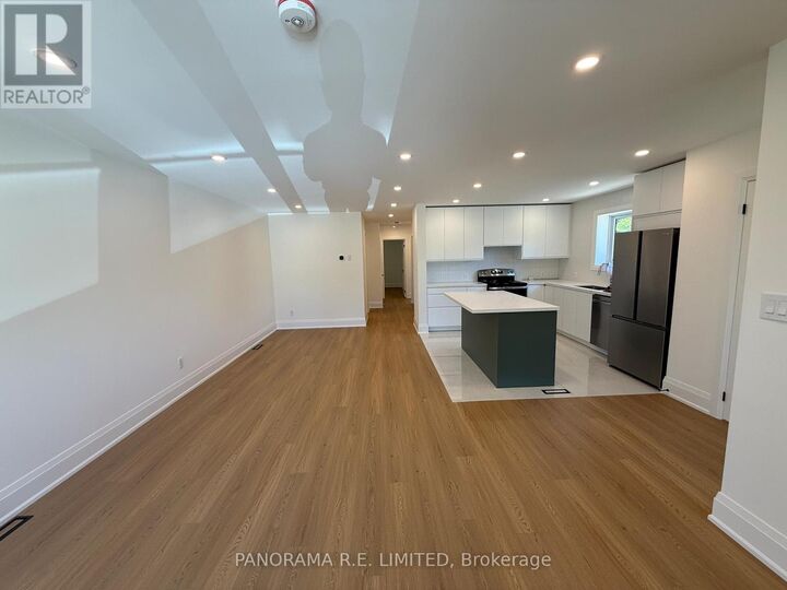 Property Photo:  606 Abana Road Main  ON L5A 1H4 