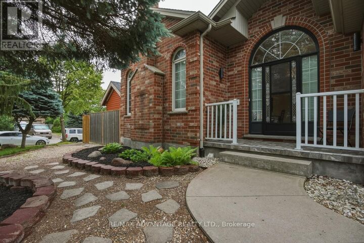 Property Photo:  535 Thornwood Drive  ON N6H 5S4 