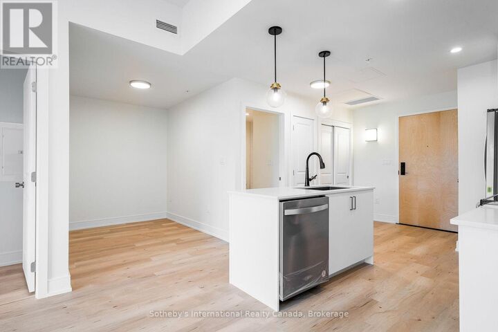 Property Photo: 121 Mary Street 221 ON L0M 1G0
