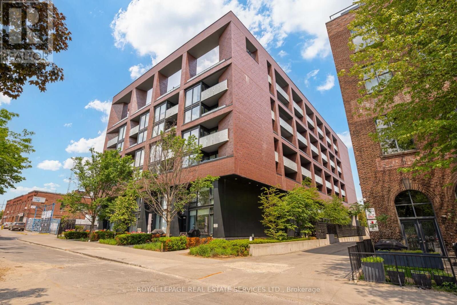 Property Photo: 383 Sorauren Avenue Ph # 09 ON M6R 1W5