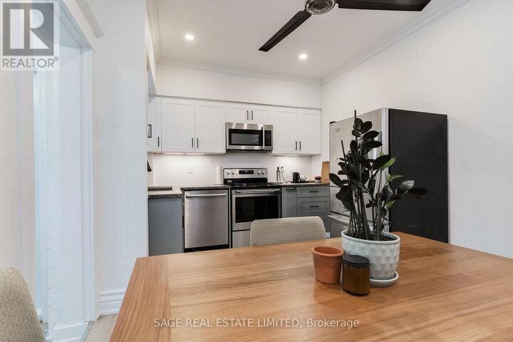 Property Photo:  37 Rusholme Road Main  ON M6J 3H3 