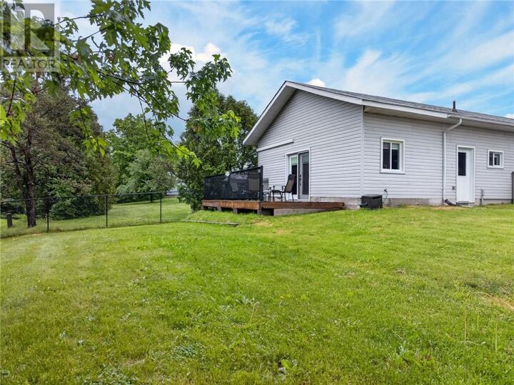 Property Photo:  38 Laura Avenue  ON P3Y 1A4 