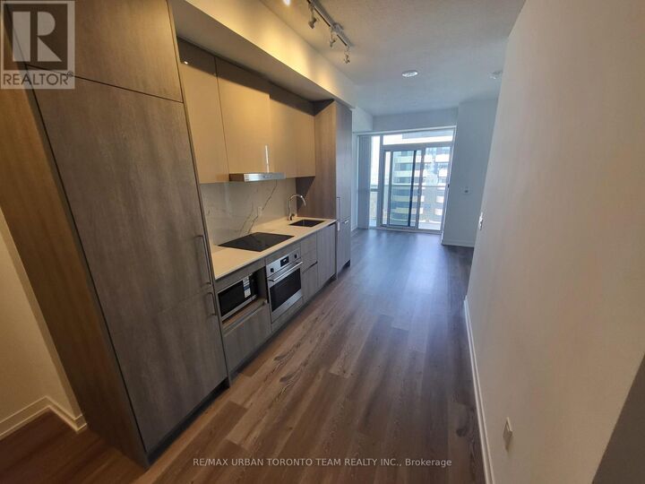 Property Photo:  225 Commerce Street West 6015  ON L4K 5Z7 