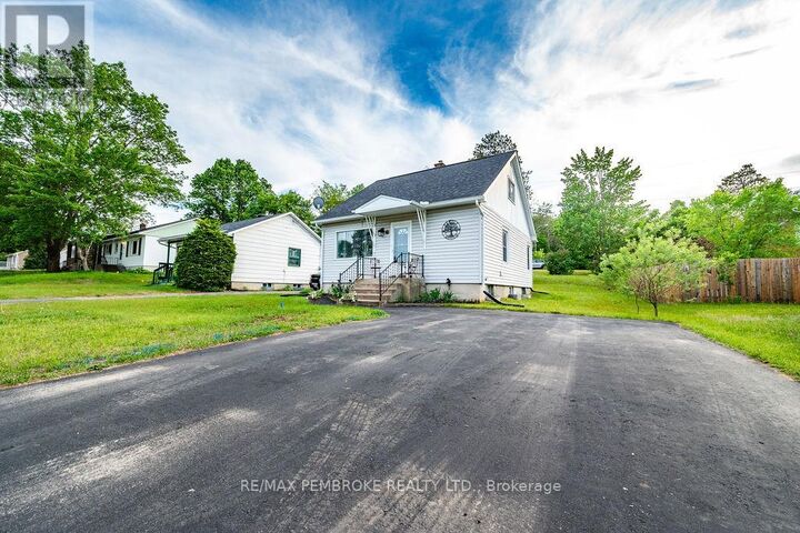 Property Photo: 14 Summit Street ON K0J 1P0