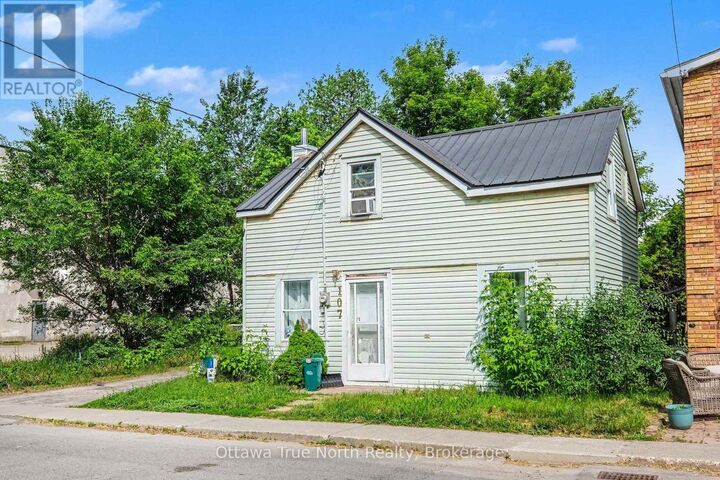 Property Photo: 107 East Oxford Street East ON K0G 1J0