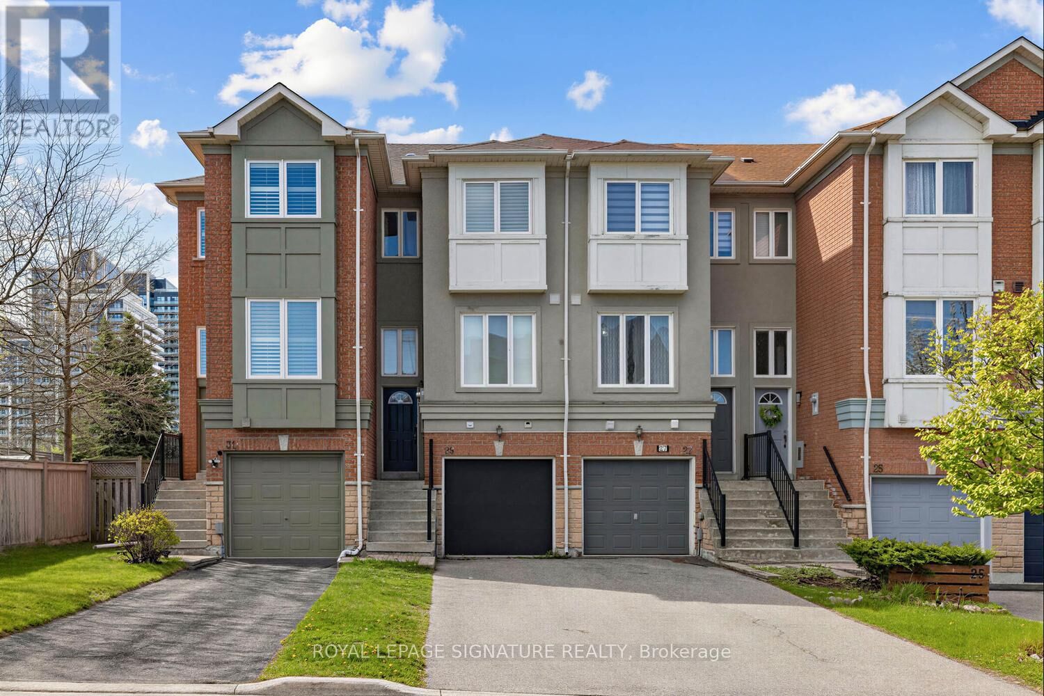 Property Photo:  29 Coburg Crescent  ON L4B 4E1 