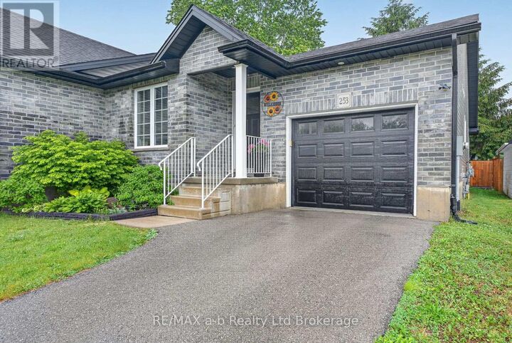 Property Photo: 253 Charles Street West ON N5C 2M5