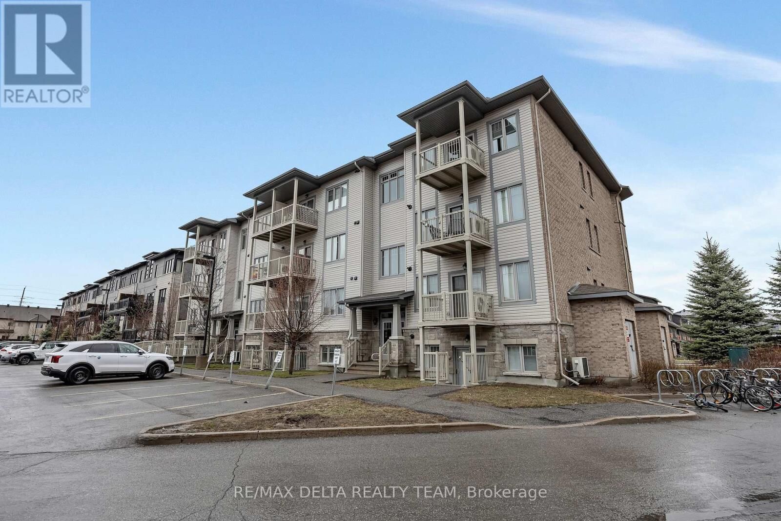 Property Photo: 486 Via Verona Avenue 7 ON K2J 6B3