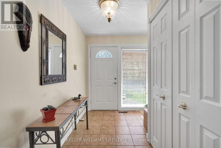 Property Photo:  695 Woodcrest Boulevard  ON N6K 1P8 