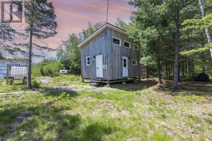11 Tom Wallace Road — photo 1