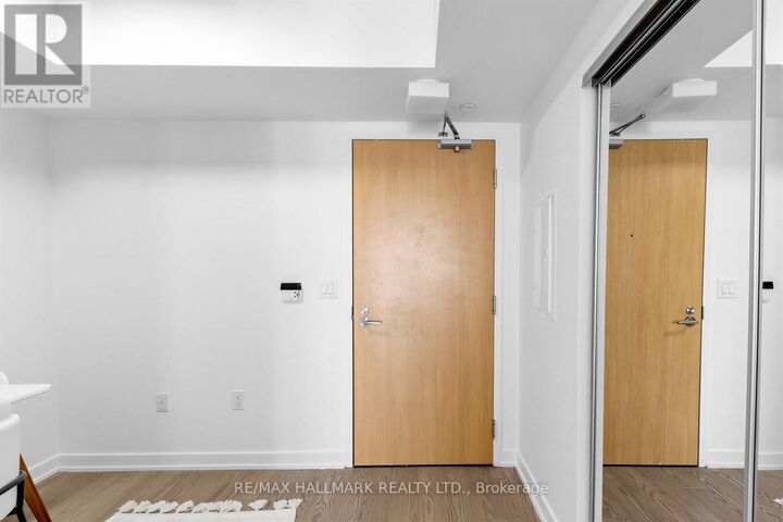 Property Photo:  11 Wellesley Street West 3909  ON M4Y 0G4 