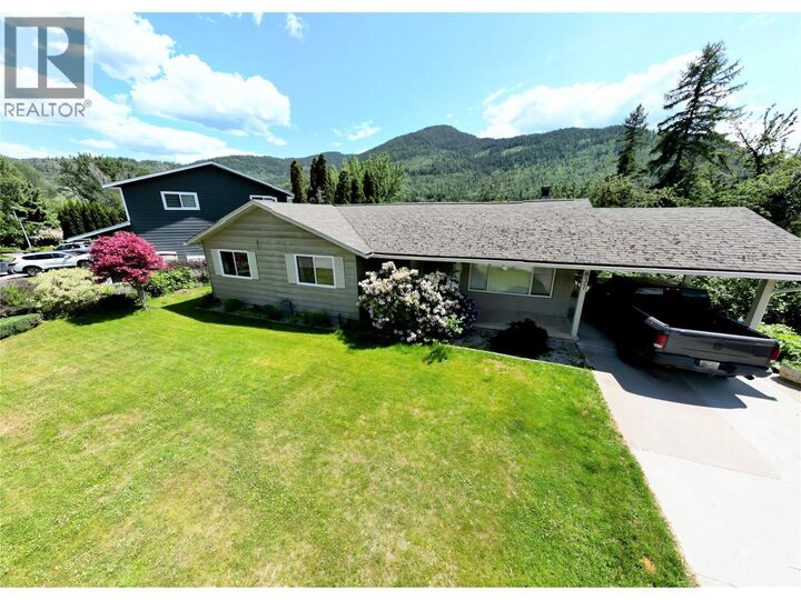 Property Photo: 837 9th Street BC V0G 1P0