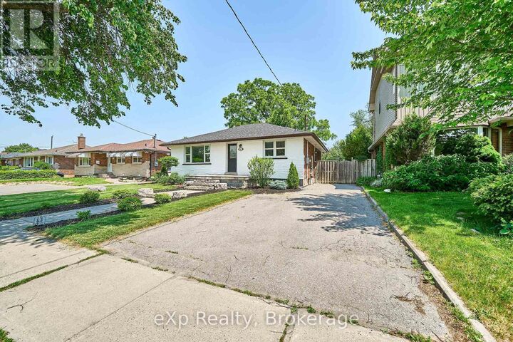 Property Photo:  111 Riverside Drive North  ON L1G 6J6 