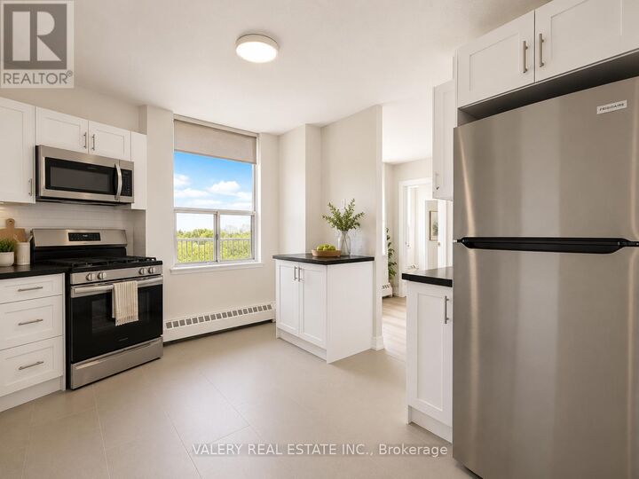 Property Photo:  75 Eastdale Avenue 612  ON M4C 5N3 