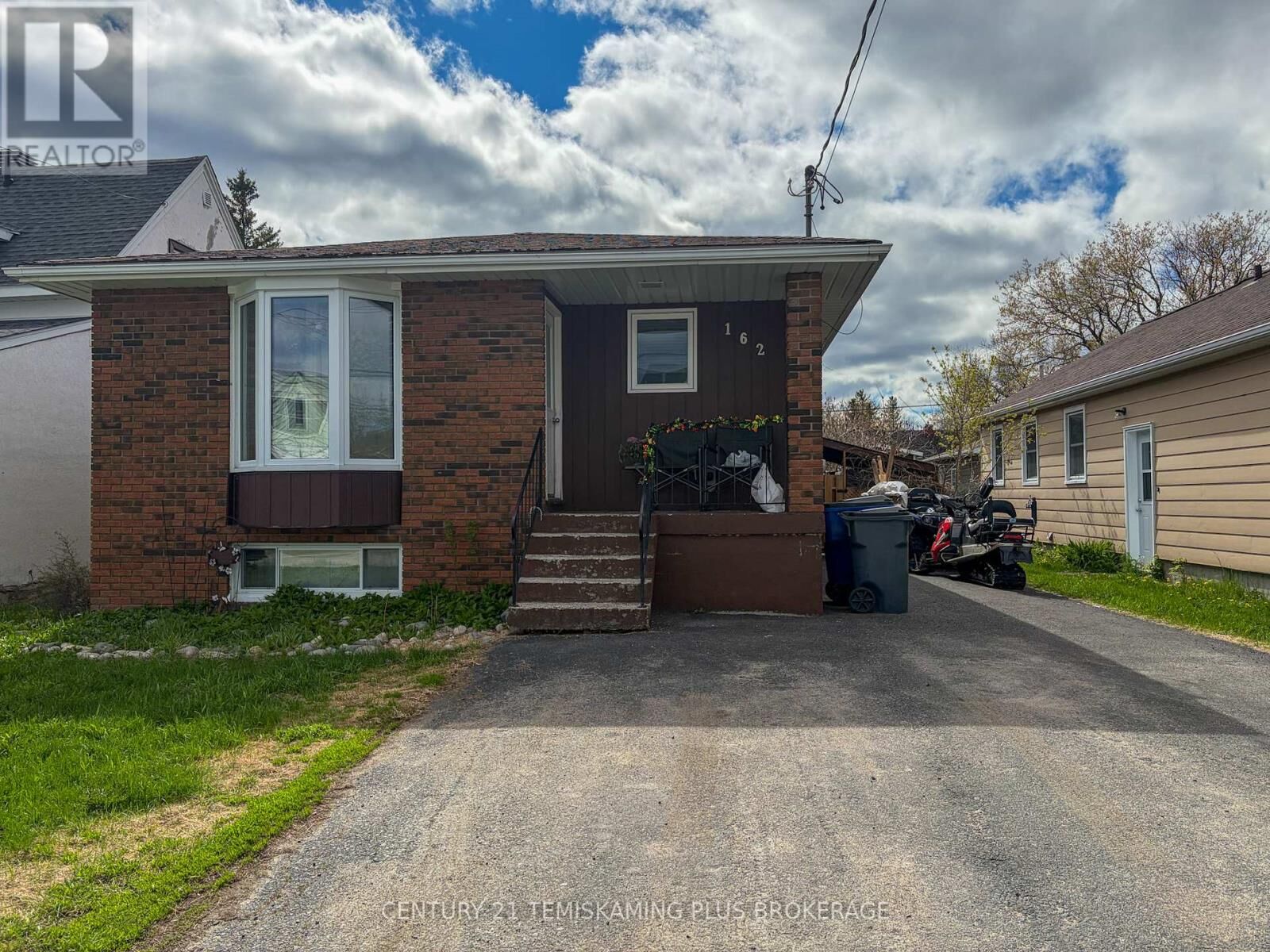 Photo de la propriété:  162 Rebecca Street  ON P0J 1P0 